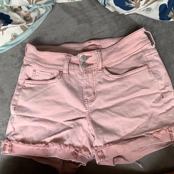 So low rise shorts - Picture 1 of 3